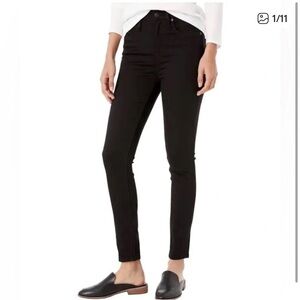 Madewell Curvy High-Rise Skinny Pants in Carbondale Wash